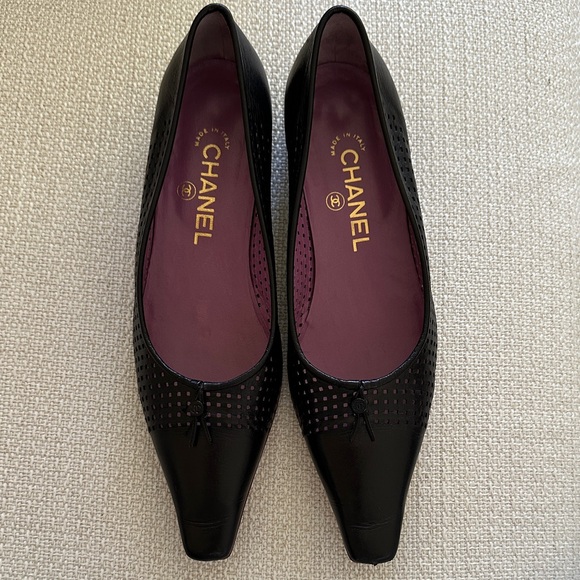 Chanel Black Leather Flats - Picture 3 of 6